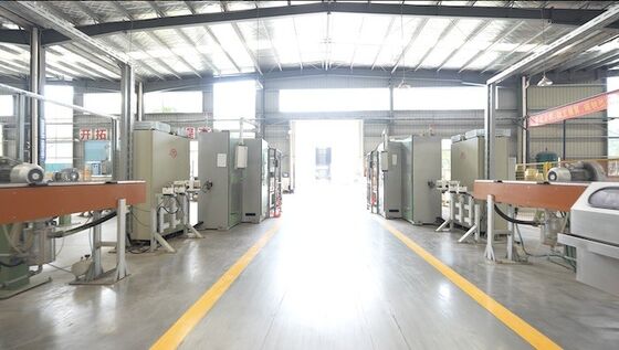 Acquistare Linea di produzione di estrusione ad alta velocità di fili per l'automotive per materiali in PVC e TPE a 1500 m/min online manufacture