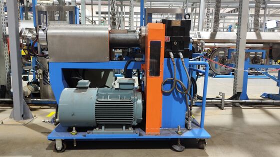 Comprar Extrusora auxiliar fluoroplástica com diâmetro de parafuso de 35-65 mm, velocidade de parafuso de 15-150 rpm e saída de 30-90 kg/h para linha de extrusão de fios online manufacture